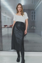 Load image into Gallery viewer, Levete Room Globa 30 Leather Skirt - Black

