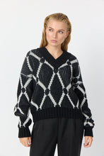 Load image into Gallery viewer, Levete Room Kalima 23 Jumper - Black/White
