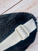 Load image into Gallery viewer, Labdip Ava Sherpa Bag - Black
