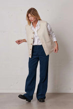 Load image into Gallery viewer, Labdip Barney Sherpa Gilet - Cream
