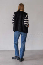 Load image into Gallery viewer, Labdip Barney Sherpa Gilet - Black
