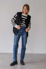 Load image into Gallery viewer, Labdip Barney Sherpa Gilet - Black
