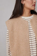Load image into Gallery viewer, Labdip Baxter Shearling Gilet - Latte
