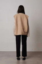 Load image into Gallery viewer, Labdip Baxter Shearling Gilet - Latte
