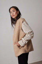 Load image into Gallery viewer, Labdip Baxter Shearling Gilet - Latte
