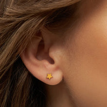 Load image into Gallery viewer, Lulu Copenhagen Color Star 1PCS Earring - Marigold
