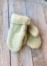 Load image into Gallery viewer, Yoko Wool Simple Mittens - Natural
