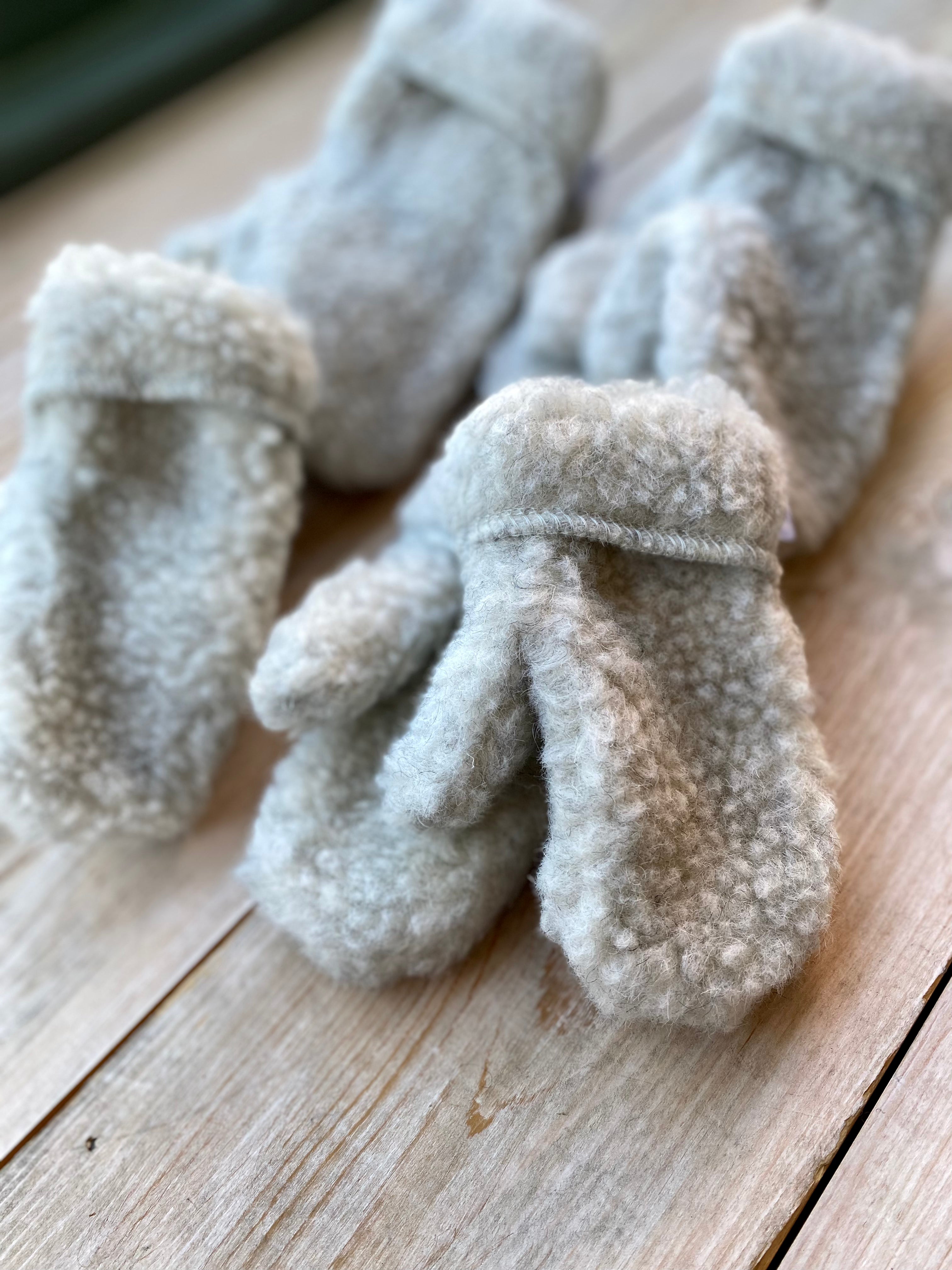 Junior Simple Mittens - Light Grey