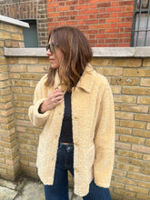 Load image into Gallery viewer, Molliolli Moia Jacket - Yellow
