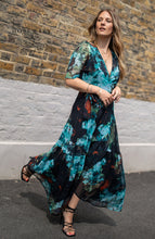 Load image into Gallery viewer, Hope &amp; Ivy The Sarah Dress
