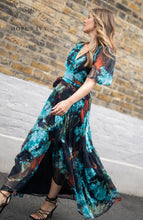 Load image into Gallery viewer, Hope &amp; Ivy The Sarah Dress

