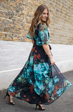 Load image into Gallery viewer, Hope &amp; Ivy The Sarah Dress
