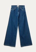 Load image into Gallery viewer, Blanche Wayne Box Jeans - Mid Blue
