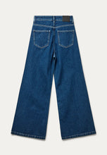 Load image into Gallery viewer, Blanche Wayne Box Jeans - Mid Blue
