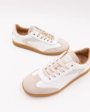 Load image into Gallery viewer, 0-105 Nova BG WHT Polish Trainers
