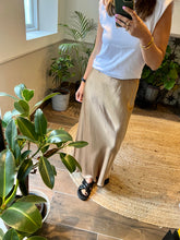 Load image into Gallery viewer, Alexandre Laurent Satin Midi Skirt - C207
