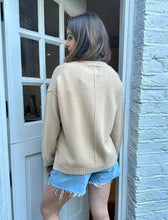 Load image into Gallery viewer, Jumper 1234 Exposed Crew - Camel
