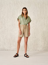 Load image into Gallery viewer, Bellerose Figui Shorts - Khaki
