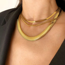 Load image into Gallery viewer, Anisa Sojka Flat Snake Necklace - Gold
