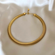 Load image into Gallery viewer, Anisa Sojka Flat Snake Necklace - Gold
