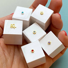 Load image into Gallery viewer, Lulu Copenhagen Blomst 1PCS Earring - Gold/Red Agate
