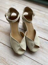 Load image into Gallery viewer, Castaner Bianca Espadrilles - 7cm - Ivory

