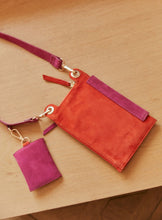 Load image into Gallery viewer, Petite Mendigote Martin Phone Bag - Fuchsia
