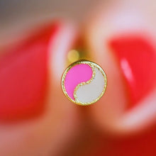 Load image into Gallery viewer, Lulu Copenhagen Ying Yang 1PCS Earring - Gold/Pik
