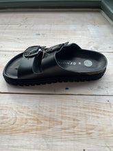 Load image into Gallery viewer, Genuins Galia Leather Sandals - Black
