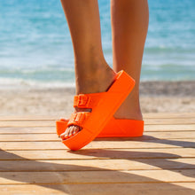 Load image into Gallery viewer, Cacatoes Caipirinha Liso Sandal - Orange Fluo
