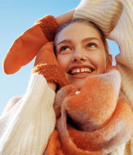 Load image into Gallery viewer, Beck Sondergaard Doa Mittens - Harvest Pumpkin
