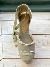 Load image into Gallery viewer, Castaner Catalina Espadrilles - 11cm - Sand
