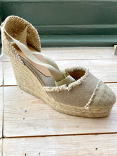 Load image into Gallery viewer, Castaner Catalina Espadrilles - 11cm - Sand
